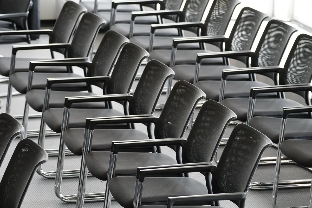 Vendor conference : définition, bénéfices, ROI et méthode pour choisir un événement vraiment utile en 2026